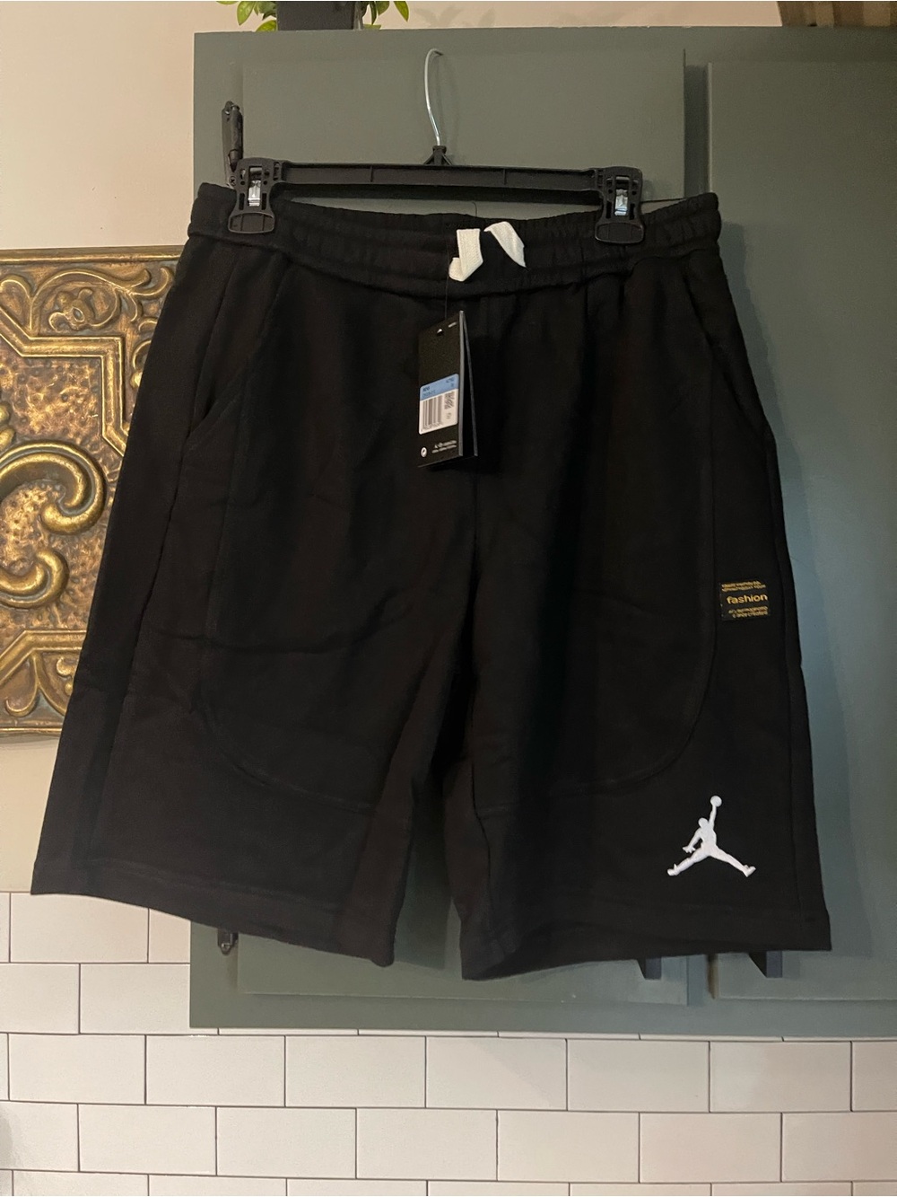Mens Basketball Shorts Size M.